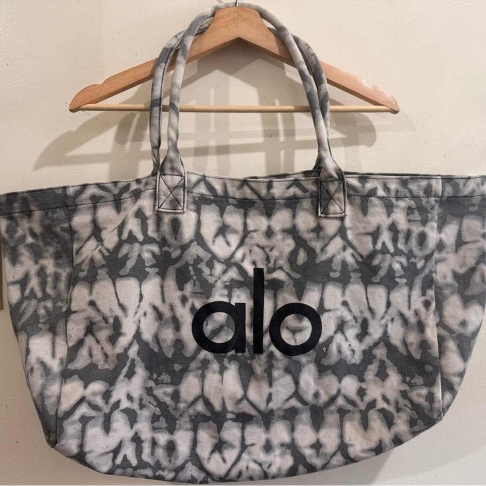 ALO Yoga Black and Gray Tie-Dye Tote Bag